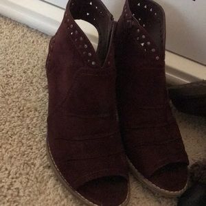 Size 7.5 woman’s shoes